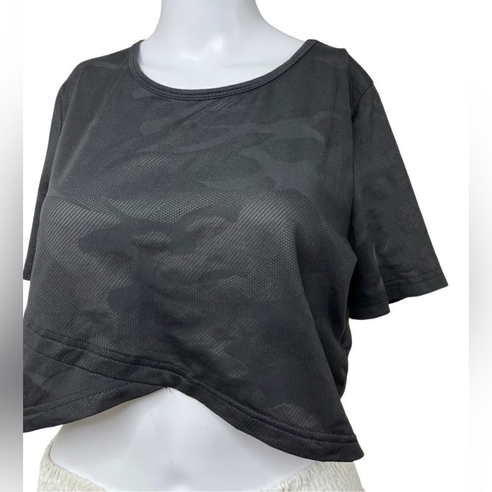 SHEIN Short Sleeve Mesh Camo Athletic Top Black Size Medium